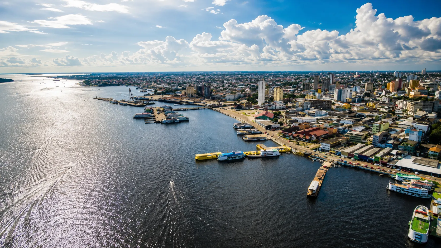 Estiaje del Río Amazonas 2026: Restricciones de Navegación en Manaus y Por Qué el Transbordo Es la Mejor Opción